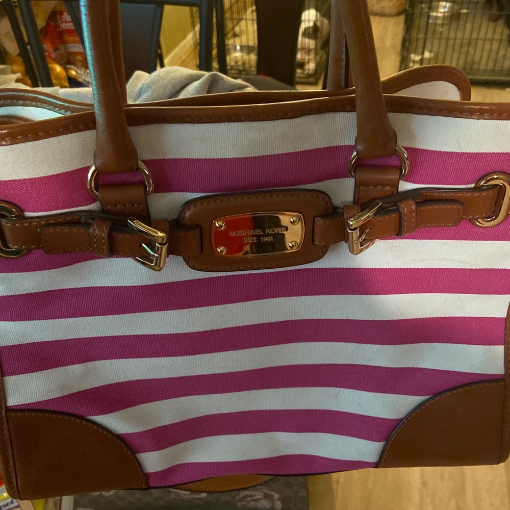 Mk shoulder bag in like new condition